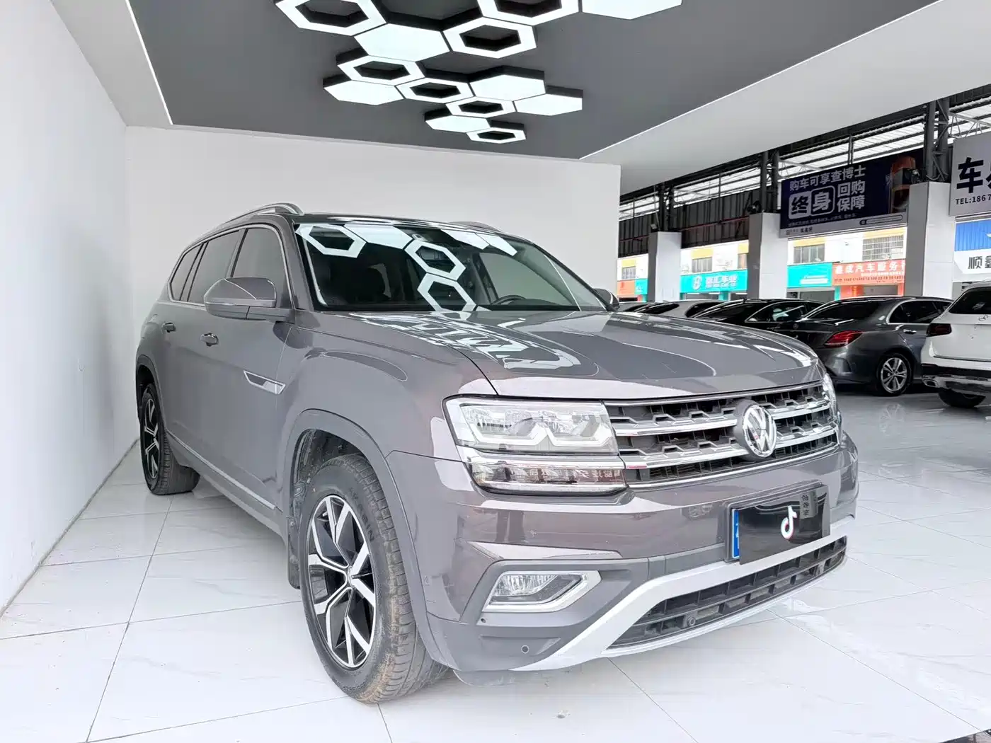 Volkswagen Teramont 2020 330TSI 2WD Luxury China VI фото 3