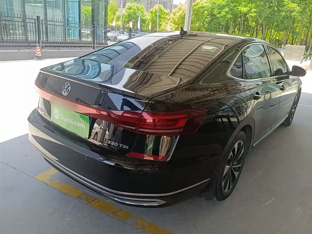 Volkswagen Passat 2022 330TSI Starlight Elite Edition фото 7