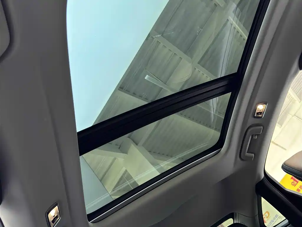 Фото 9 - Volvo S90