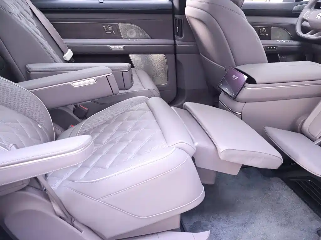 NIO ES8 2026 2025 Model 6-Seat Executive Luxury Edition