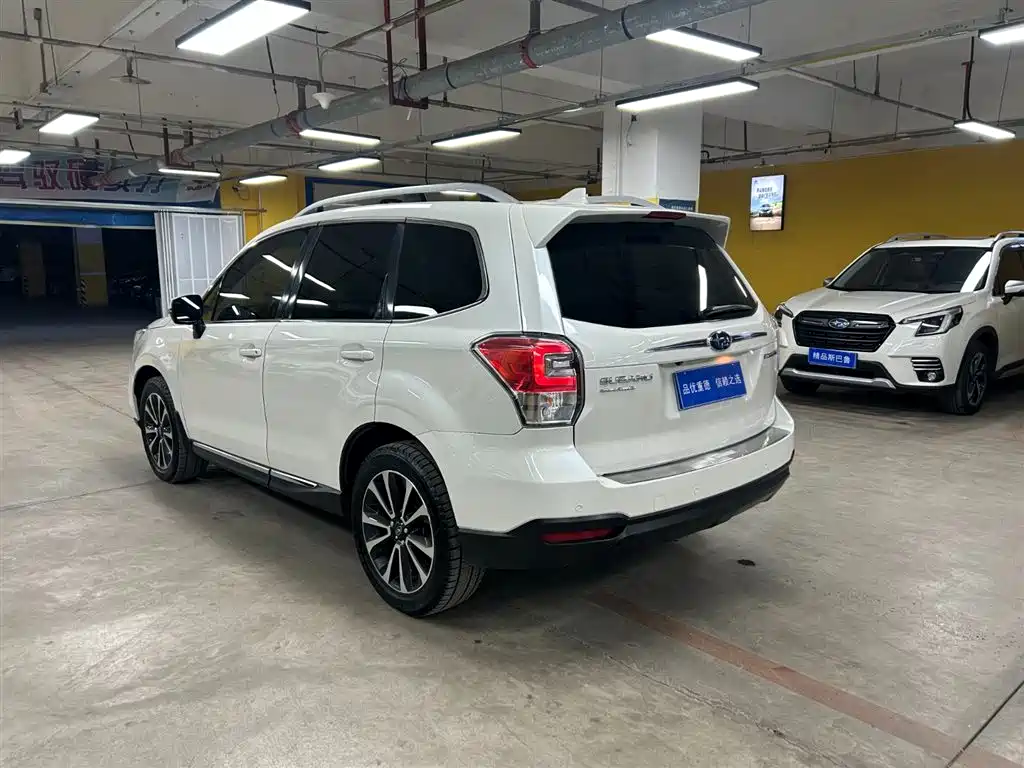 Subaru Forester 2016 2.5i Prestige Navigation Edition фото 6