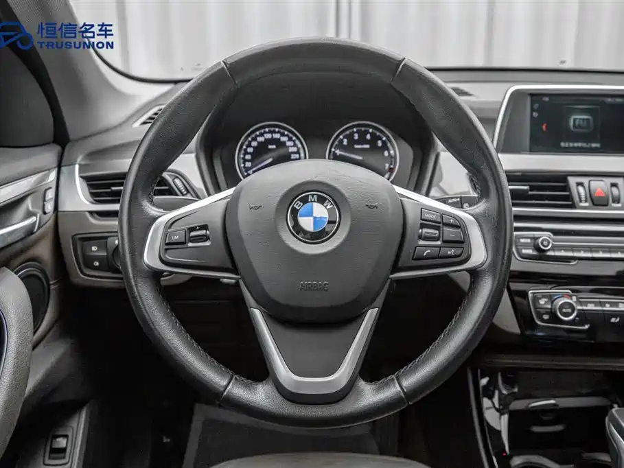 BMW X1 2019 sDrive18Li Premium Model фото 17