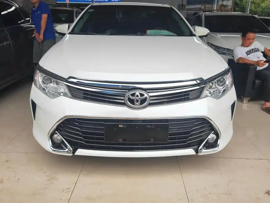 Toyota Camry 2015 2.0G Luxury Edition фото 2