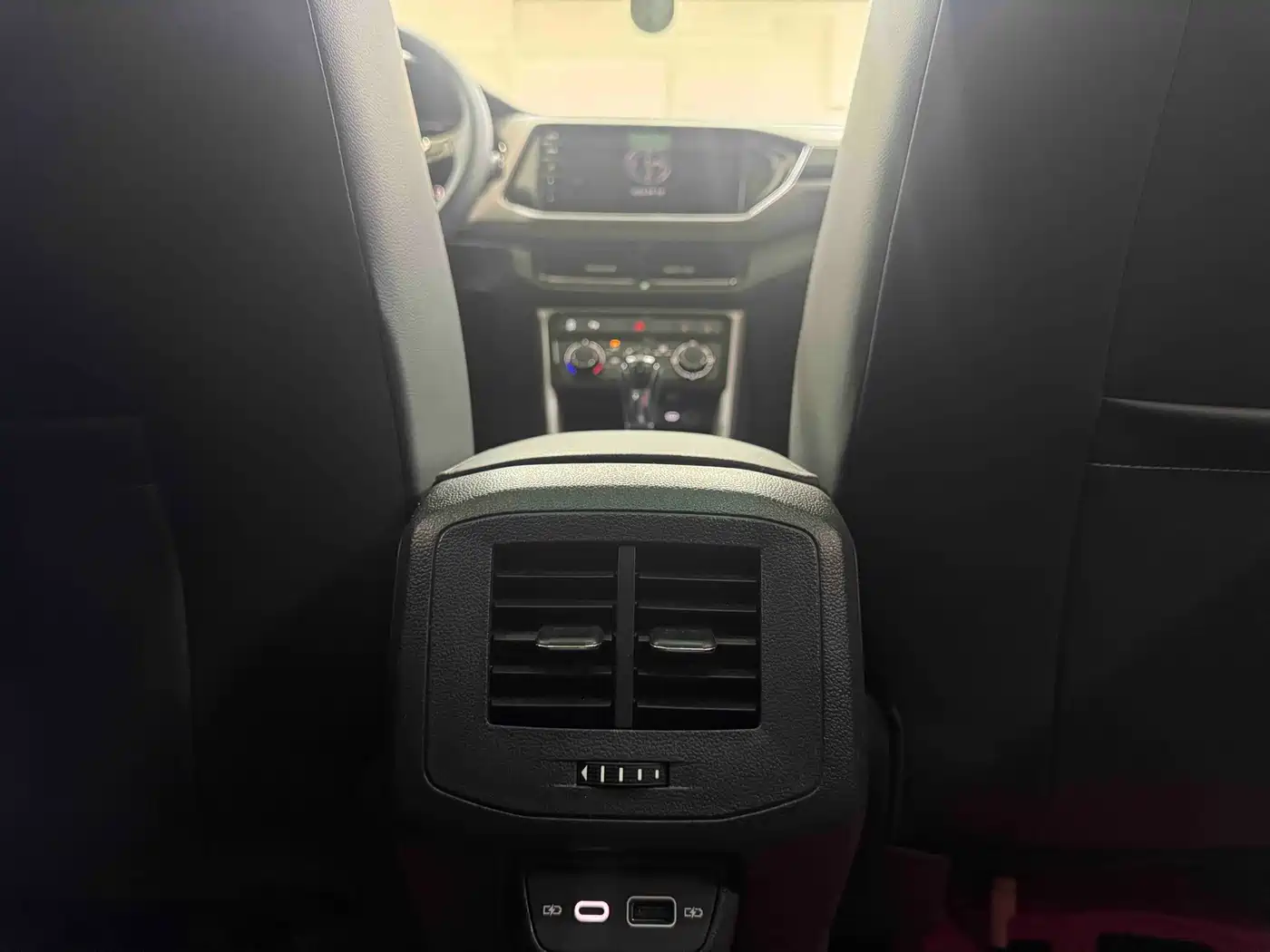 Volkswagen T-Cross 2022 280TSI DSG Comfort Edition фото 17