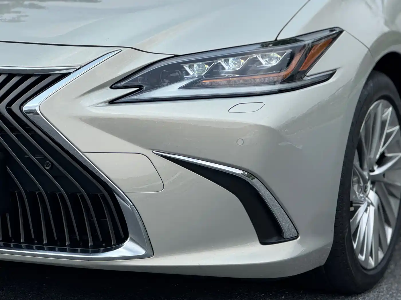 Lexus ES 2018 300h Executive Edition China V фото 17