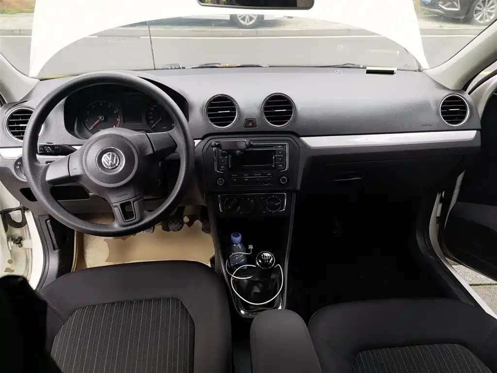 Volkswagen Jetta 2013 1.6L Manual Comfort фото 5