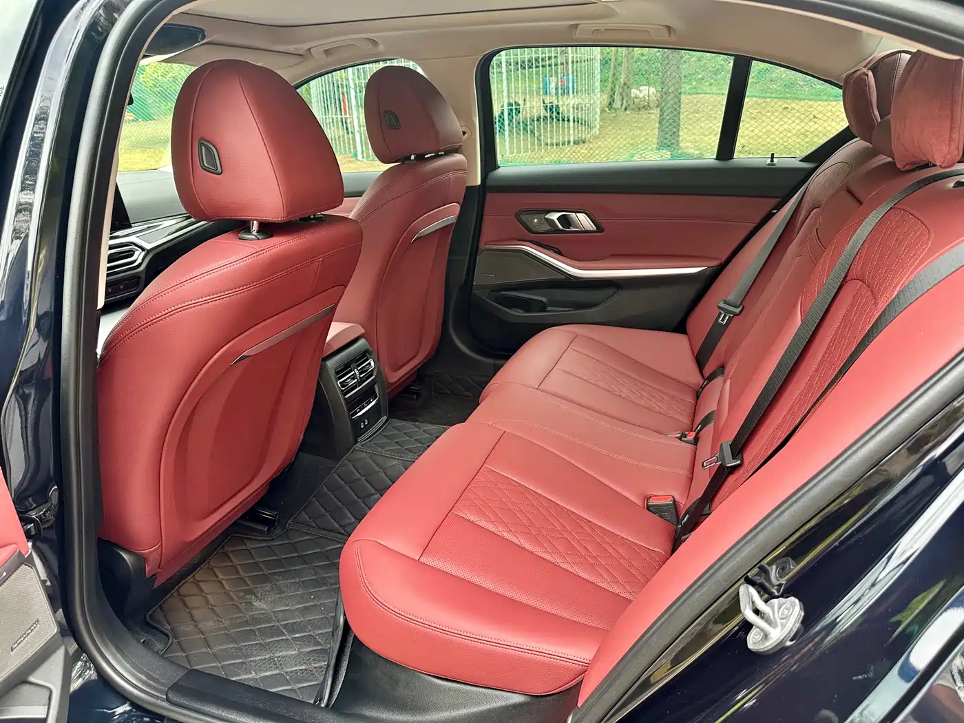 BMW 3 Series 2024 325Li M Sport Shadowline Package фото 11