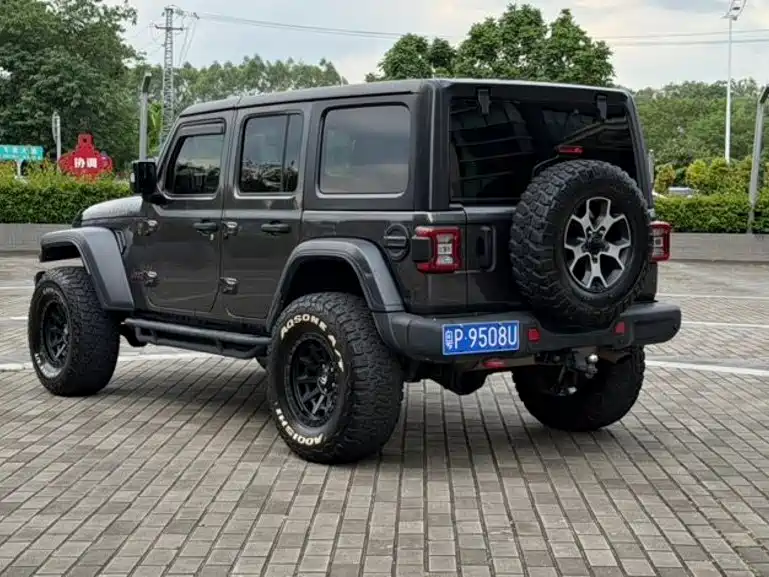 Photo 7 - Jeep Wrangler