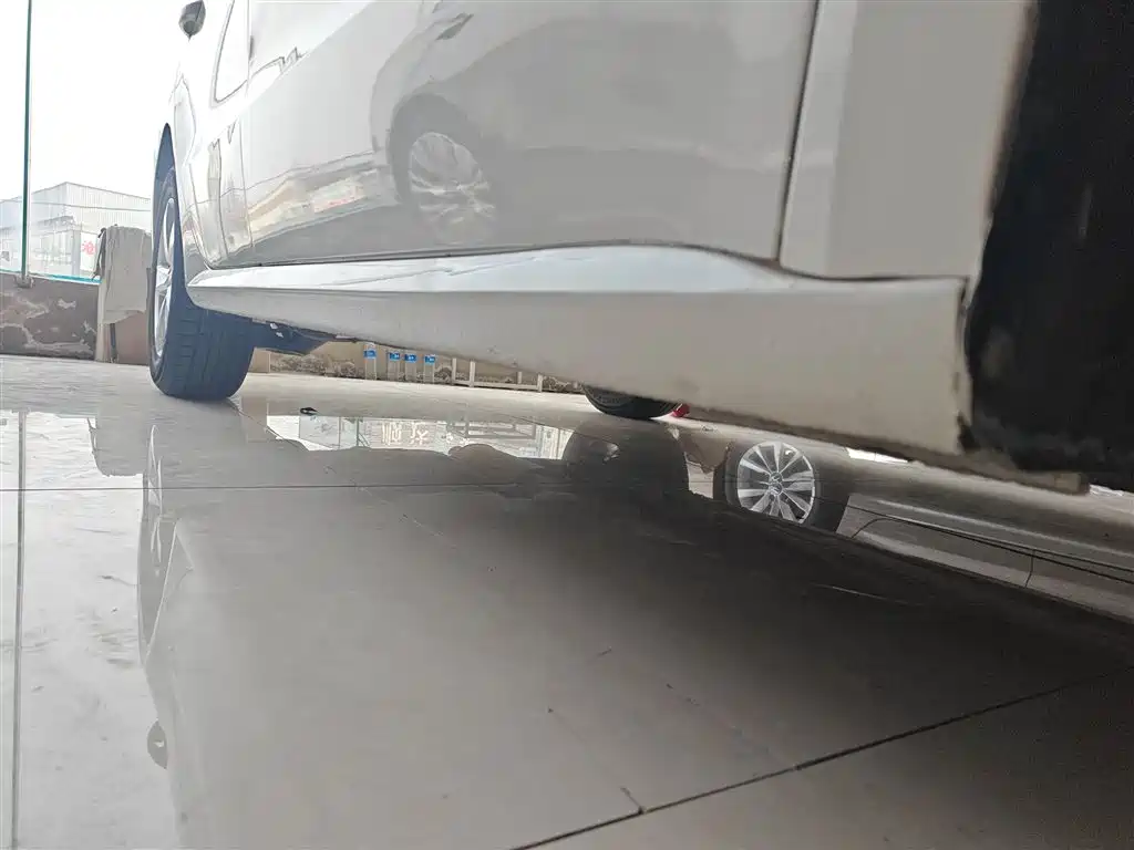 Volkswagen Lavida Tour 2015 1.6L Automatic Trend Edition фото 21