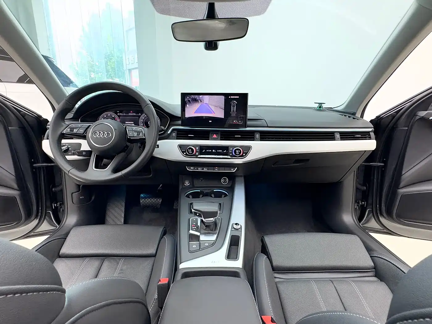 Фото 14 - Audi A4L