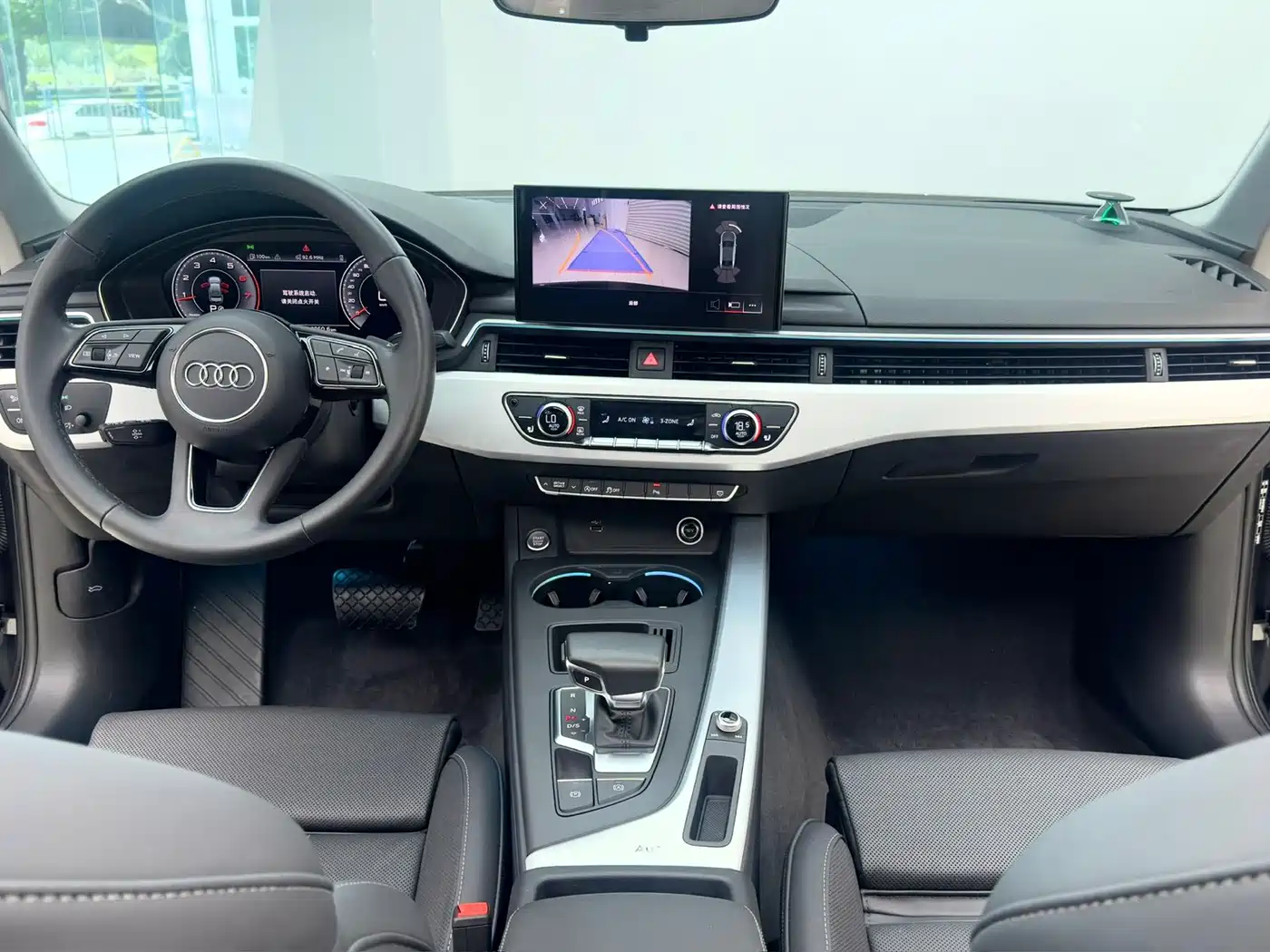 Фото 15 - Audi A4L