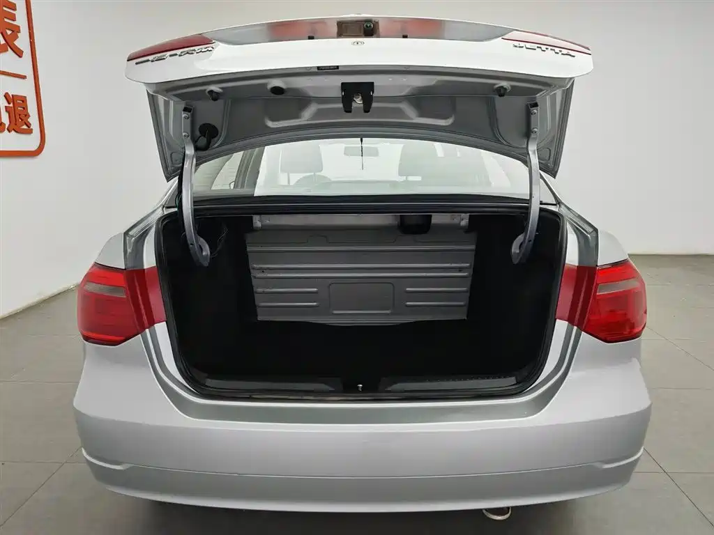 Volkswagen Jetta 2015 1.6L Manual Trend фото 16