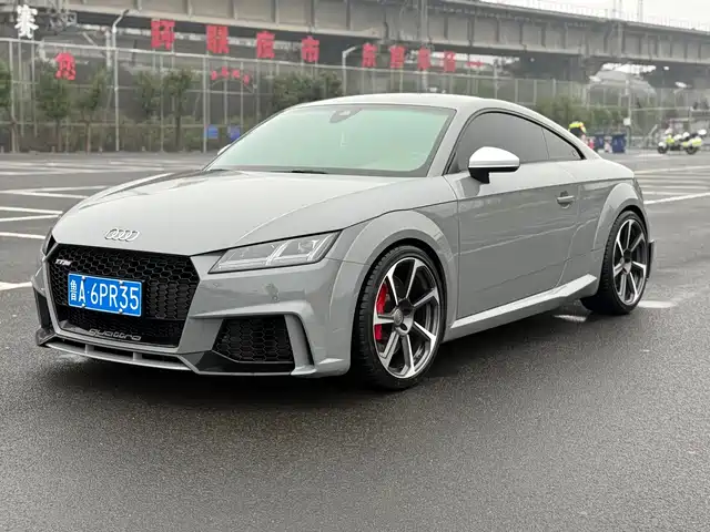 AUDI TT RS