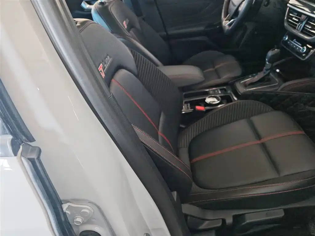 Ford Focus 2023 2022 Sedan EcoBoost 180 Automatic ST Line