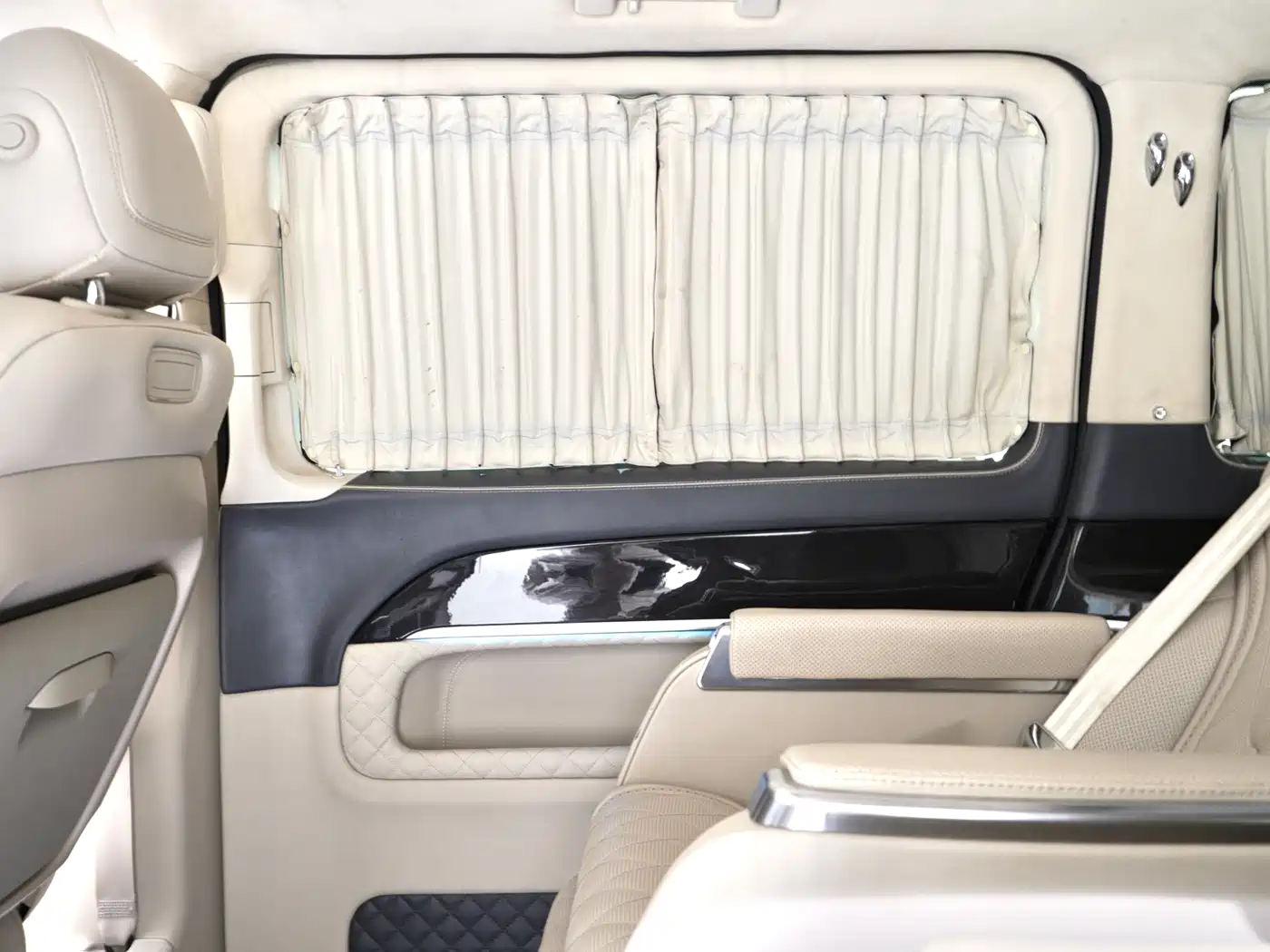 Mercedes-Benz V-Class 2018 V 260 L Premium Long Wheelbase Edition China VI фото 13