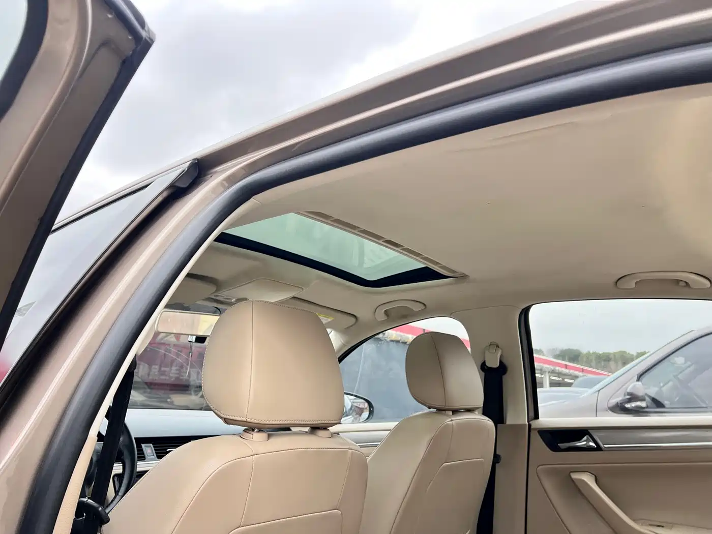 Volkswagen Bora 2014 1.6L Automatic Luxury Edition фото 13