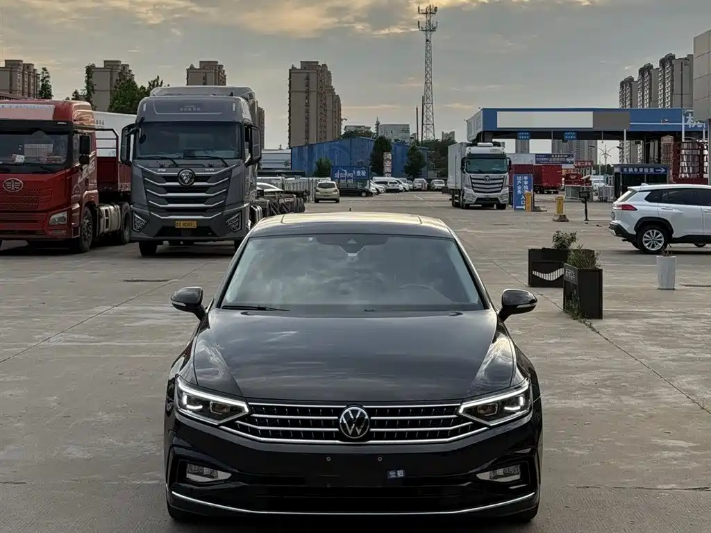 Volkswagen Magotan 2023 Model 2 Million Commemorative Edition 330TSI DSG Luxury фото 2
