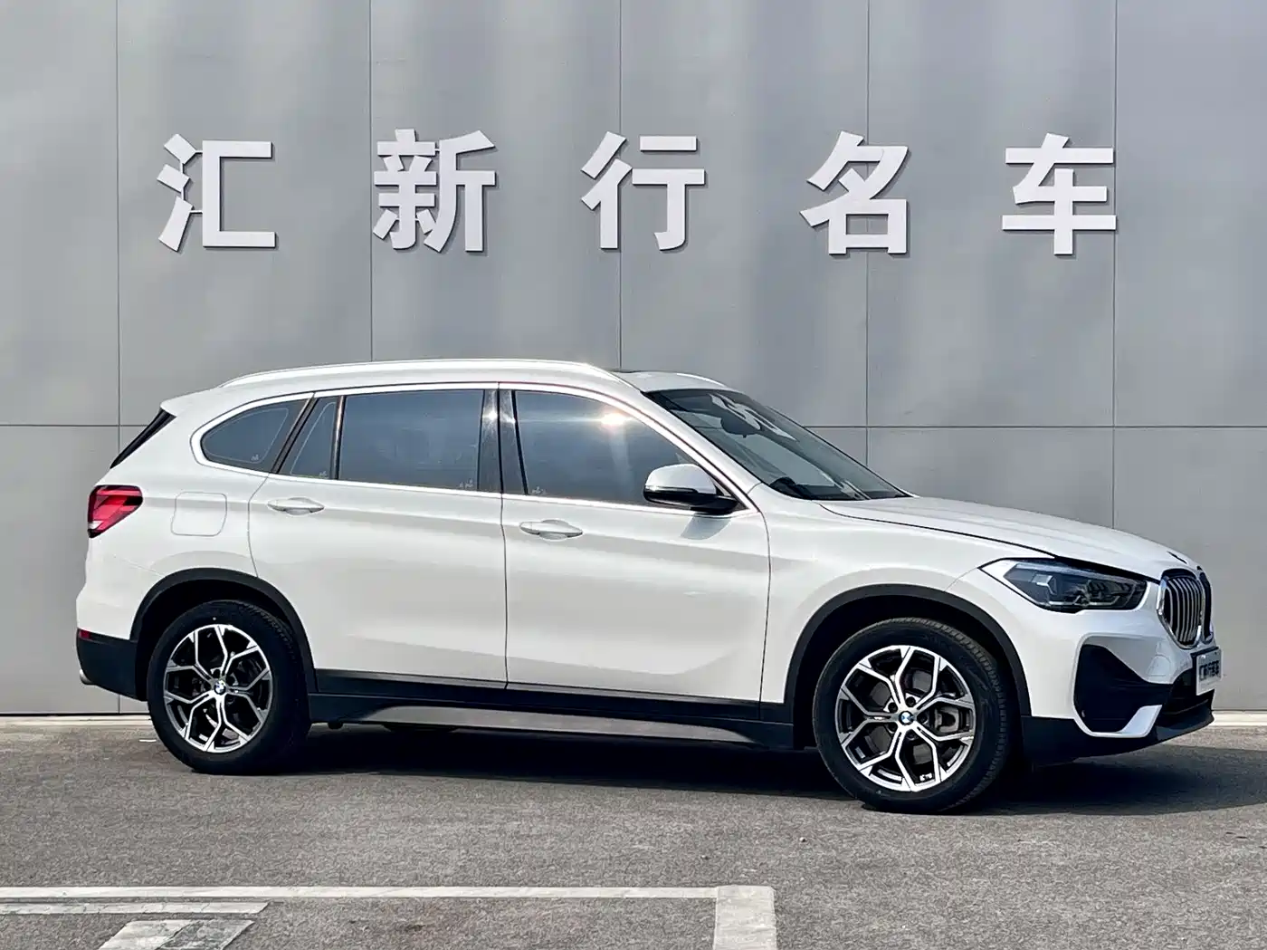 BMW X1 2022 sDrive25Li Leading фото 3