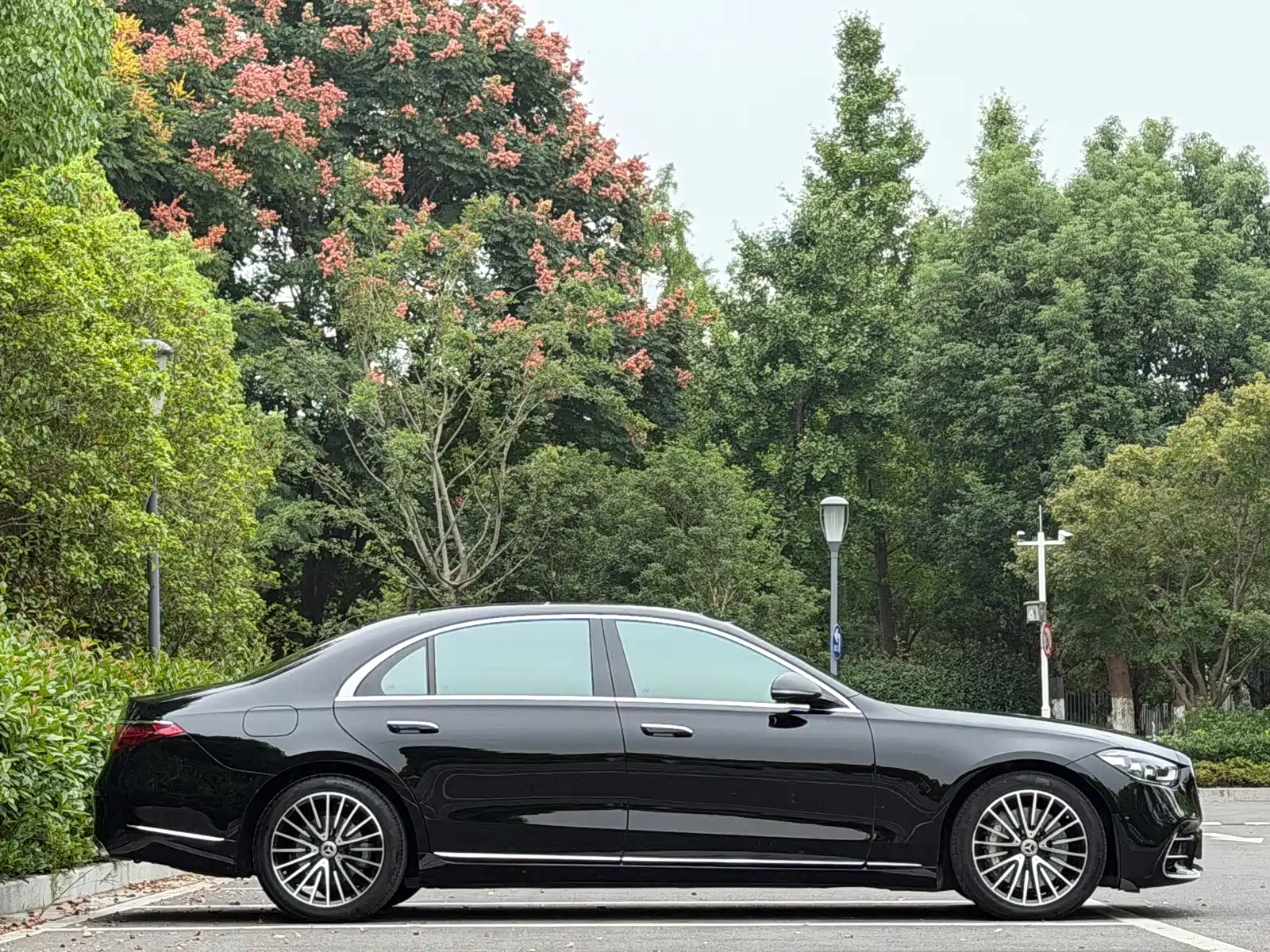 Фото 18 - Mercedes-Benz S-Class
