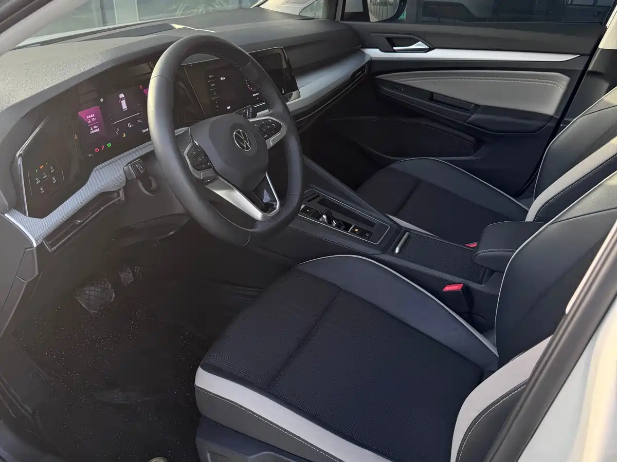 Volkswagen Golf 2023 280TSI DSG Pro фото 9