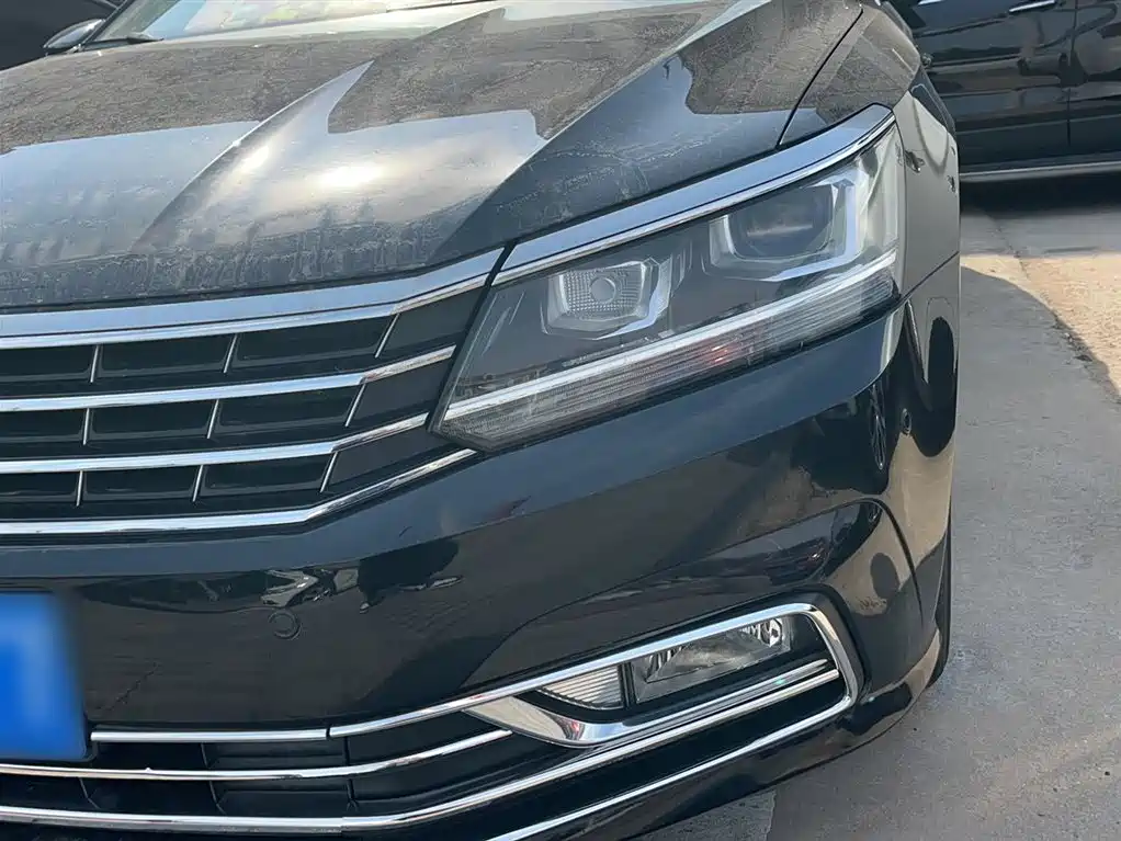 Volkswagen Passat 2015 1.8TSI DSG Honor Edition фото 3