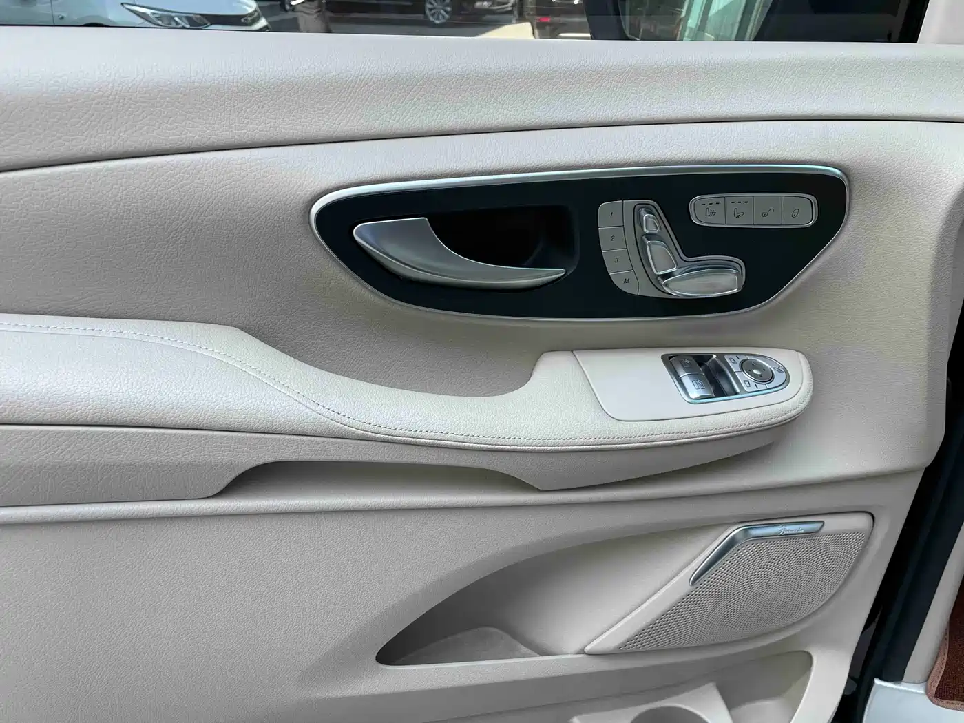 MERCEDES-BENZ V CLASS