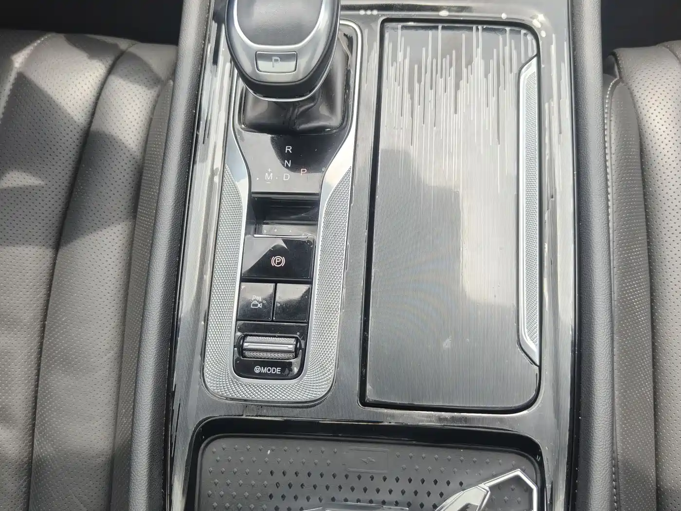 Hongqi H5 2023 2.0T Auto Smart Connect Flag Comfort фото 26
