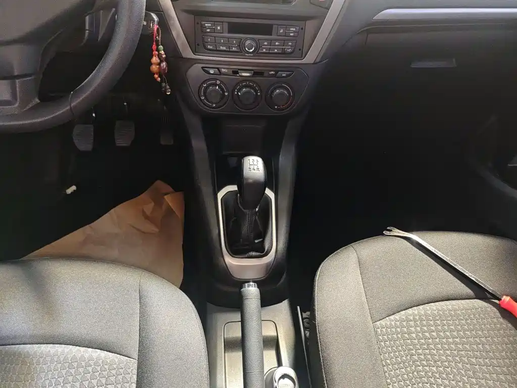 Peugeot 301 2016 1.6L Manual Comfort Edition фото 14