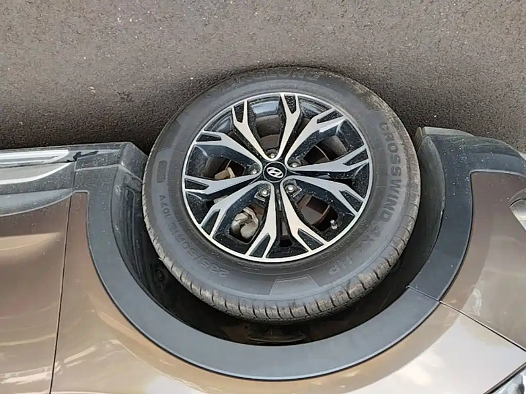 Фото 23 - Hyundai Santa Fe
