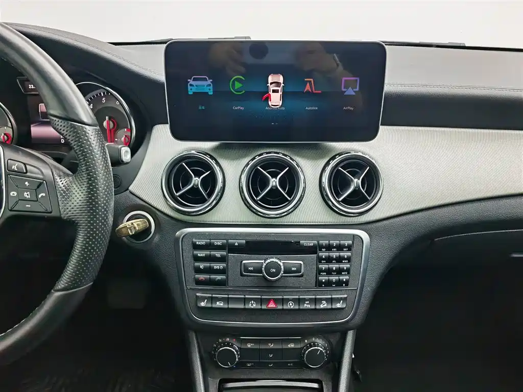 Mercedes-Benz GLA 2015 GLA 220 4MATIC Fashion Edition фото 12