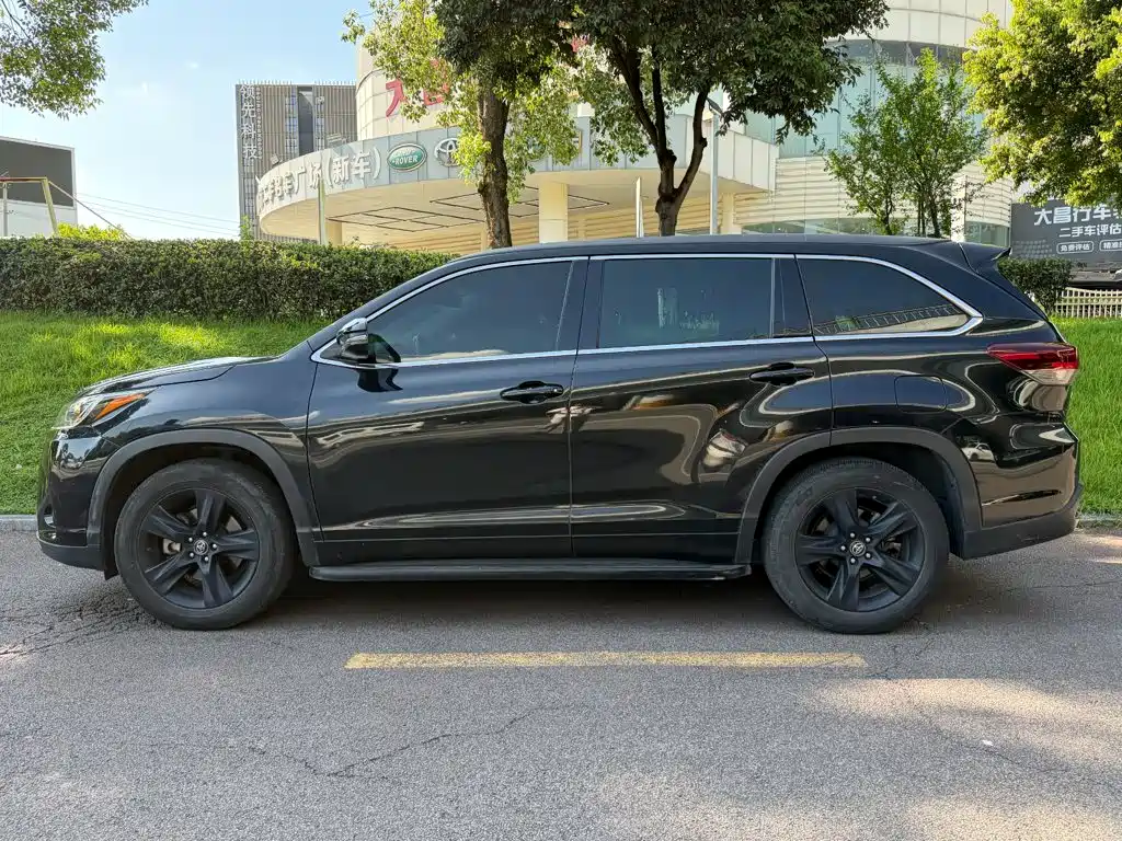 Фото 3 - Toyota Highlander