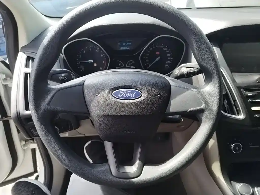 Фото 11 - Ford Focus