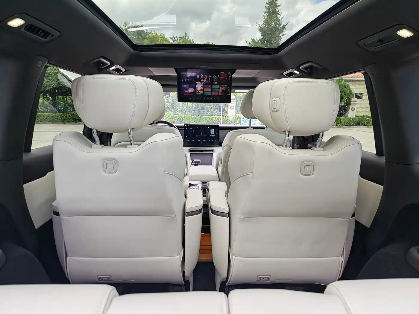 ROX Jishi Extreme Stone 01 2023 2023 Premium 6-Seater Edition