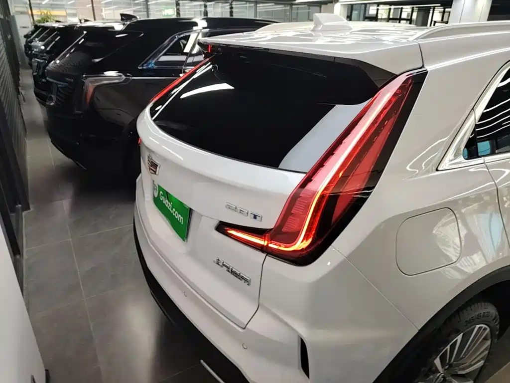 Photo 6 - Cadillac XT4