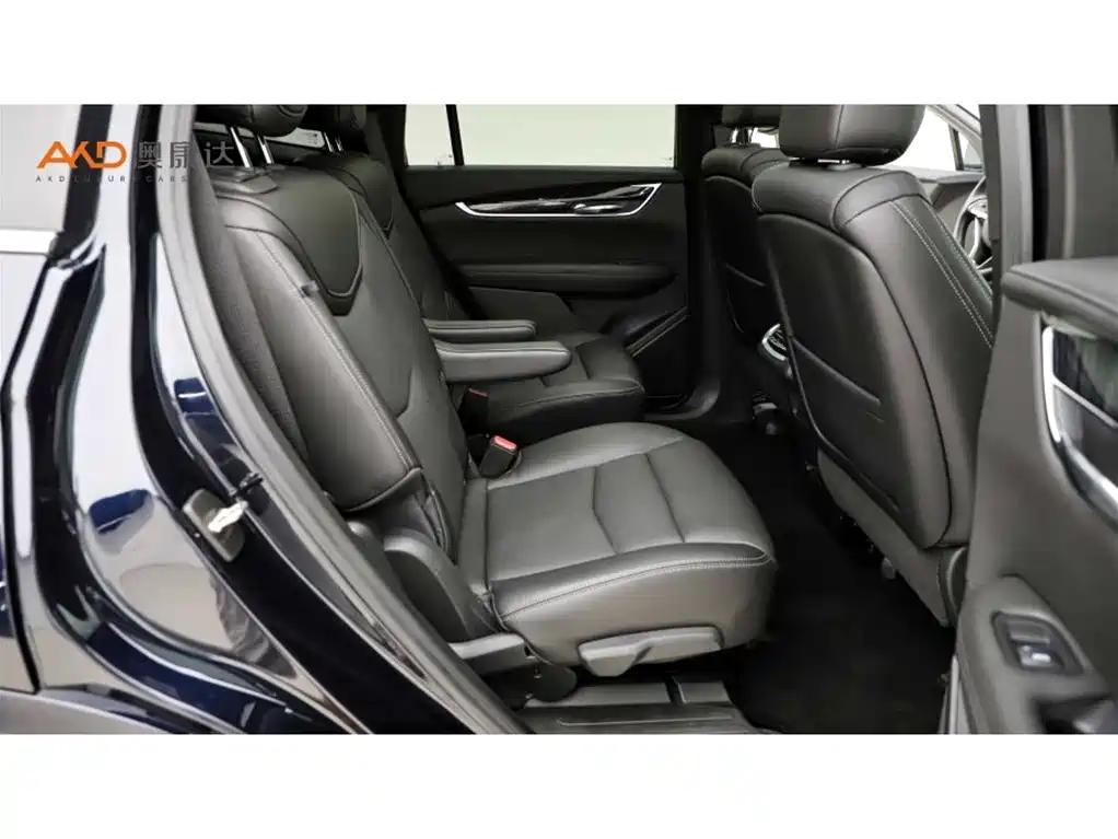 CADILLAC XT6