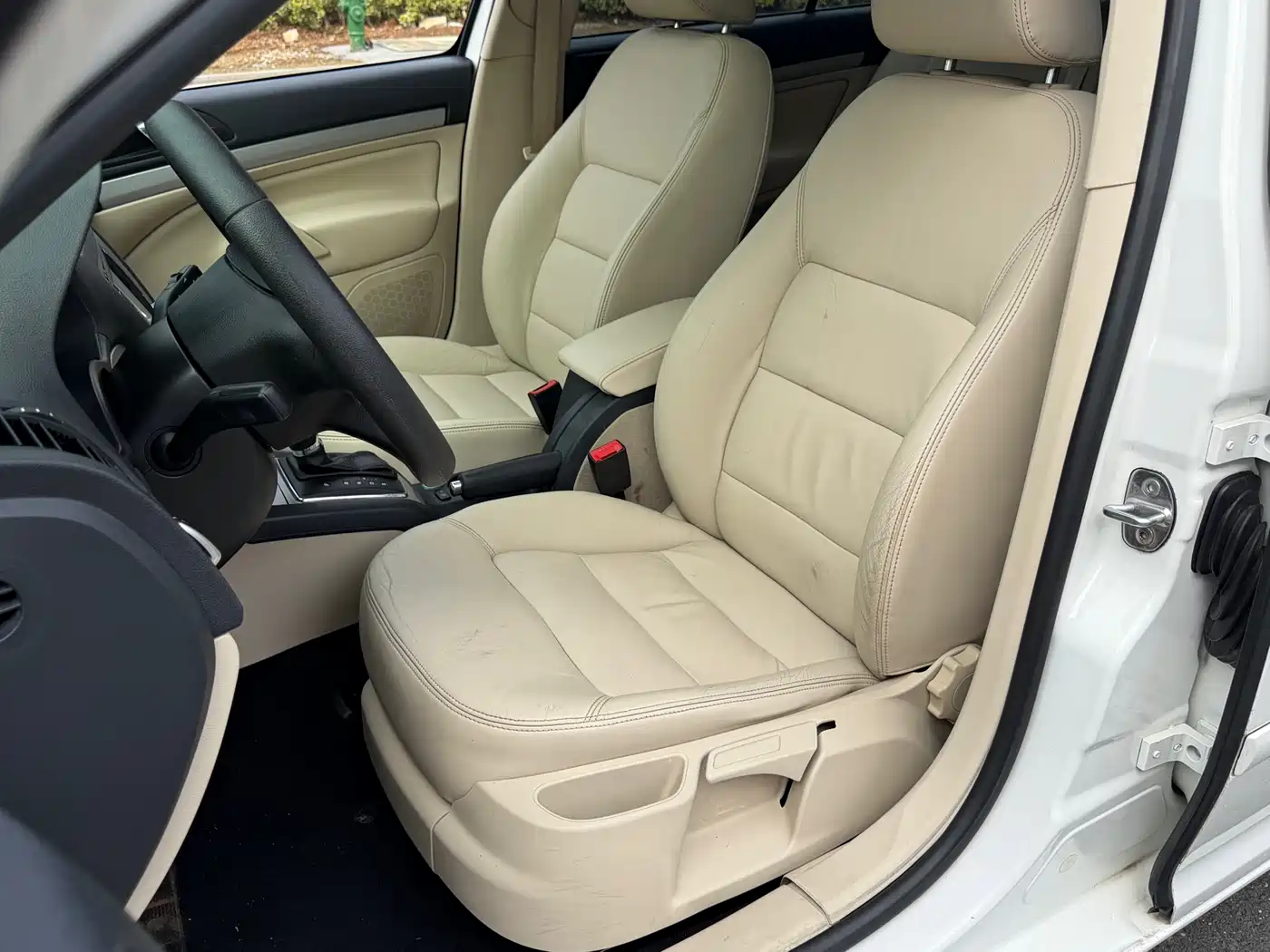 Škoda Octavia 2015 Classic 1.6L Automatic Elite Edition фото 7