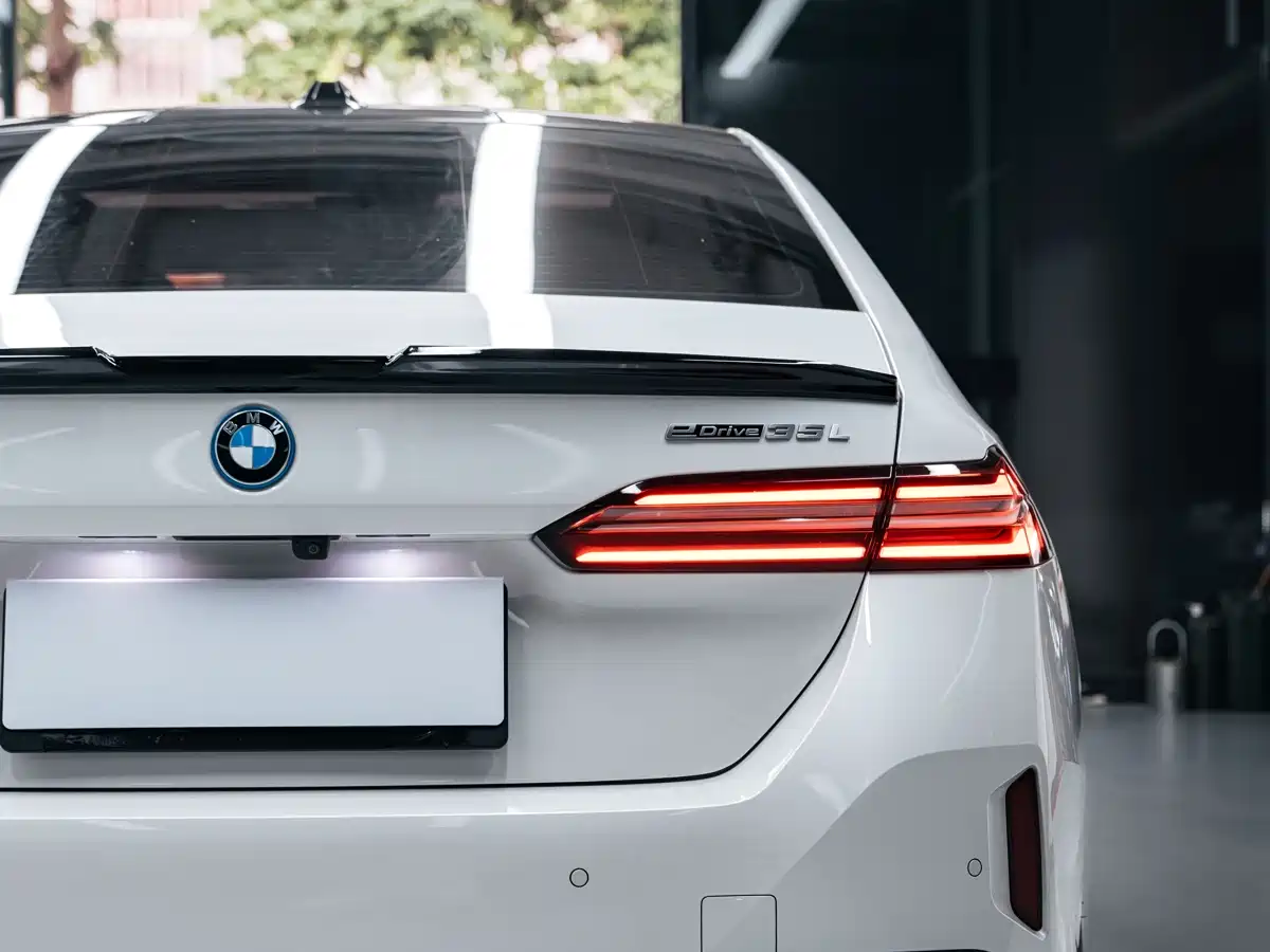 BMW i5 2024 eDrive 35L Premium Model M Sport Package фото 6