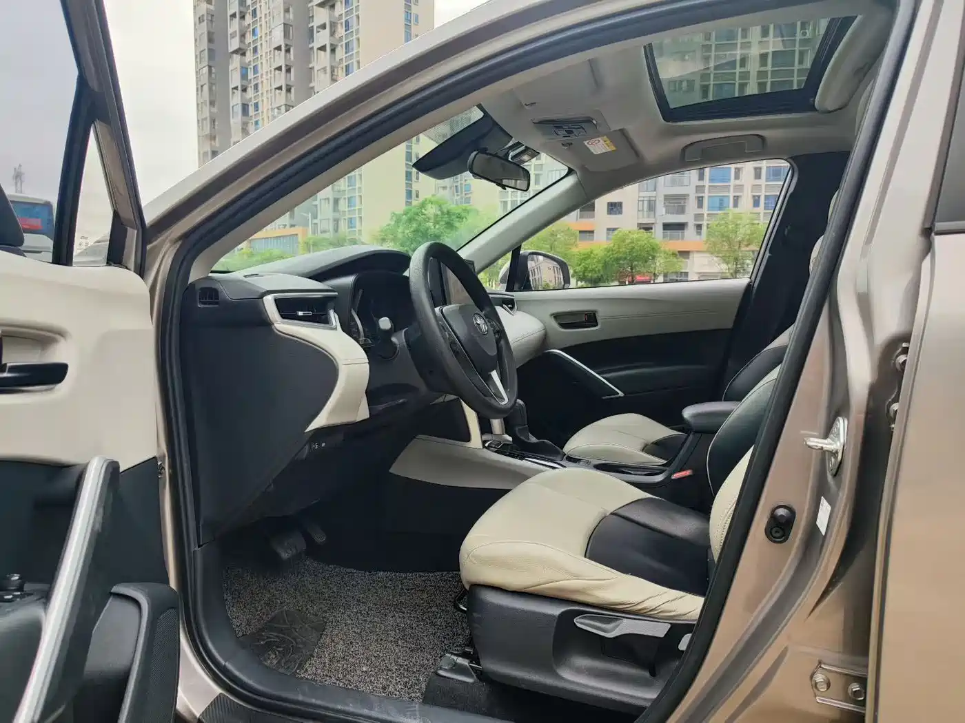 Toyota Frontlander 2023 2.0L CVT Leading Edition фото 4