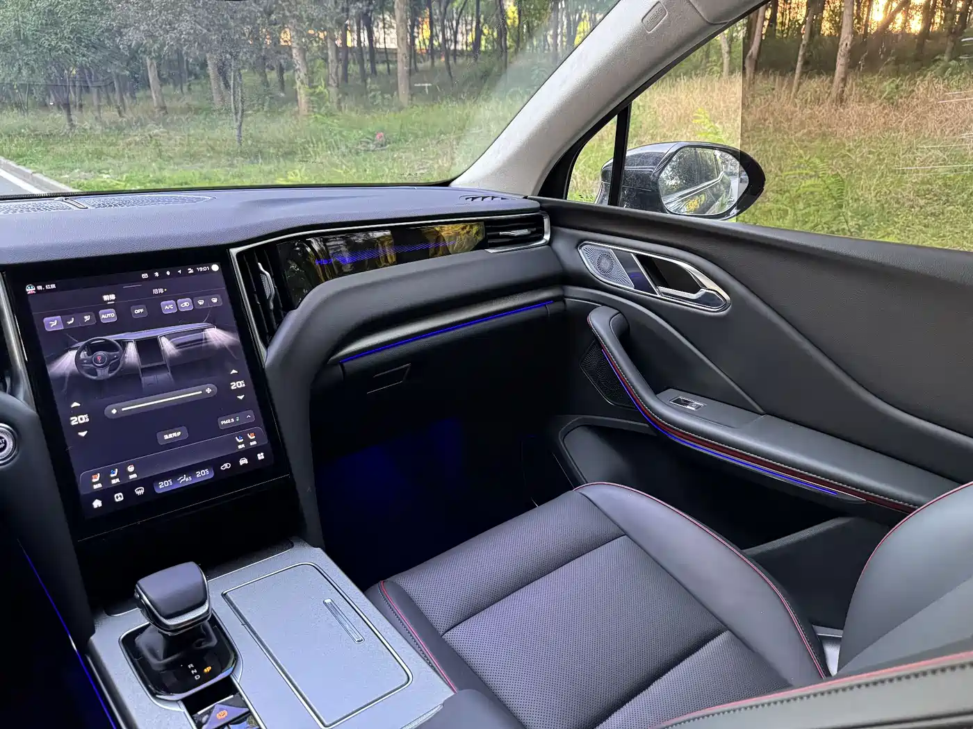 Hongqi HS7 PHEV 2025 Revised Model 2.0T PHEV 4WD 2 Million Units Commemorative Edition 7-Seater фото 10