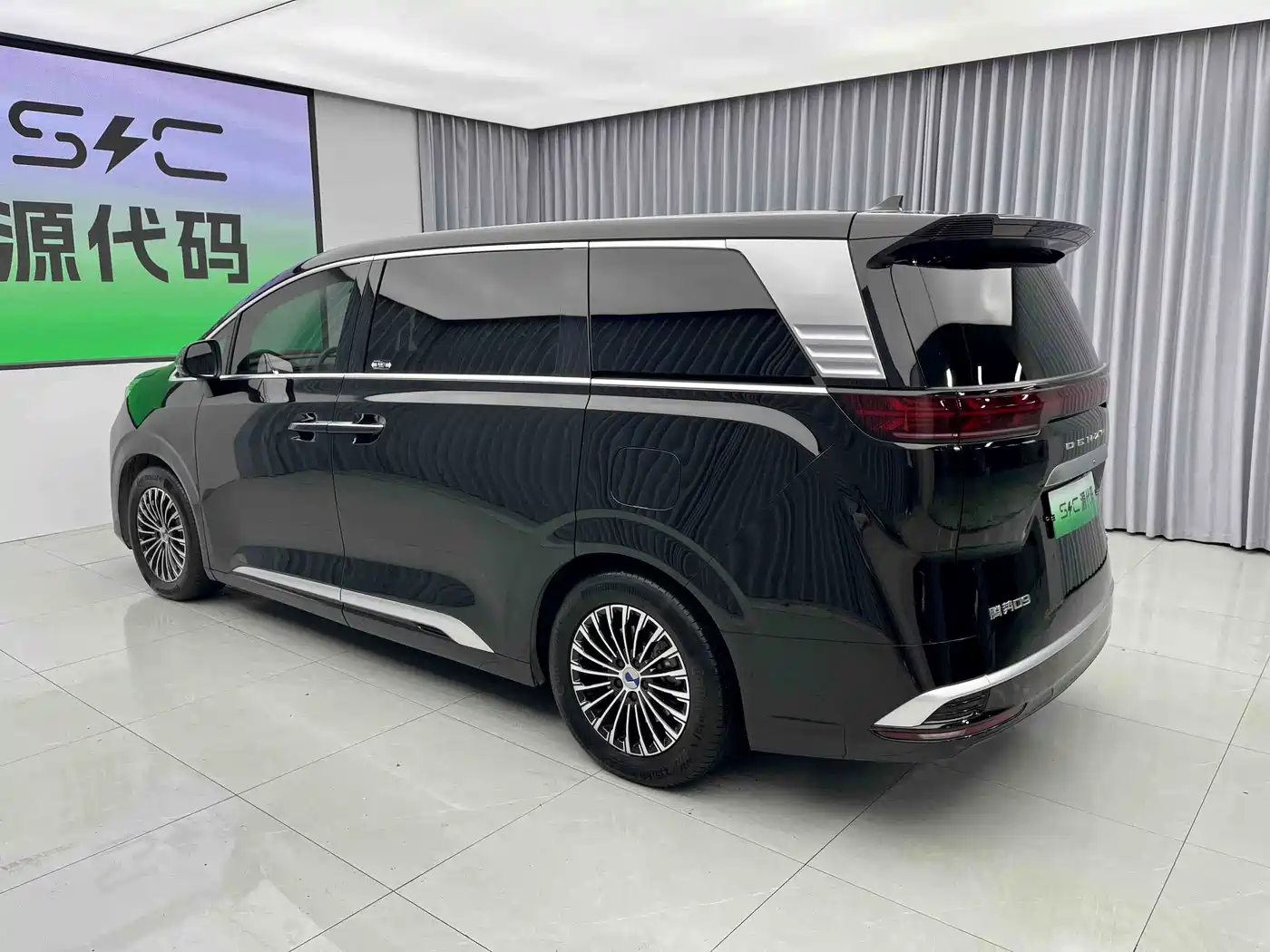 Denza D9 2022 DM-i 970 All-Wheel Drive Honor Edition фото 23