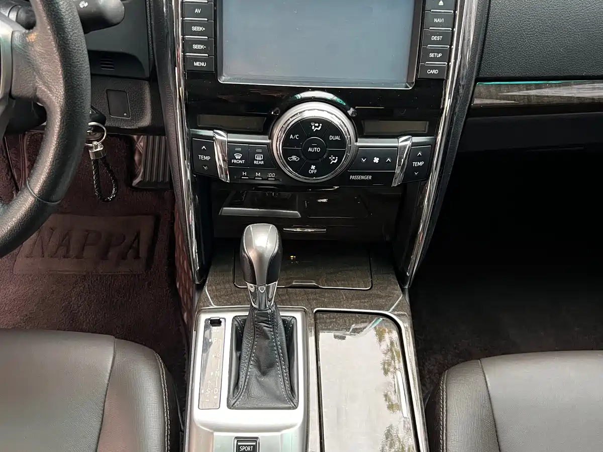 Toyota Reiz 2013 2.5V Elite Edition фото 17