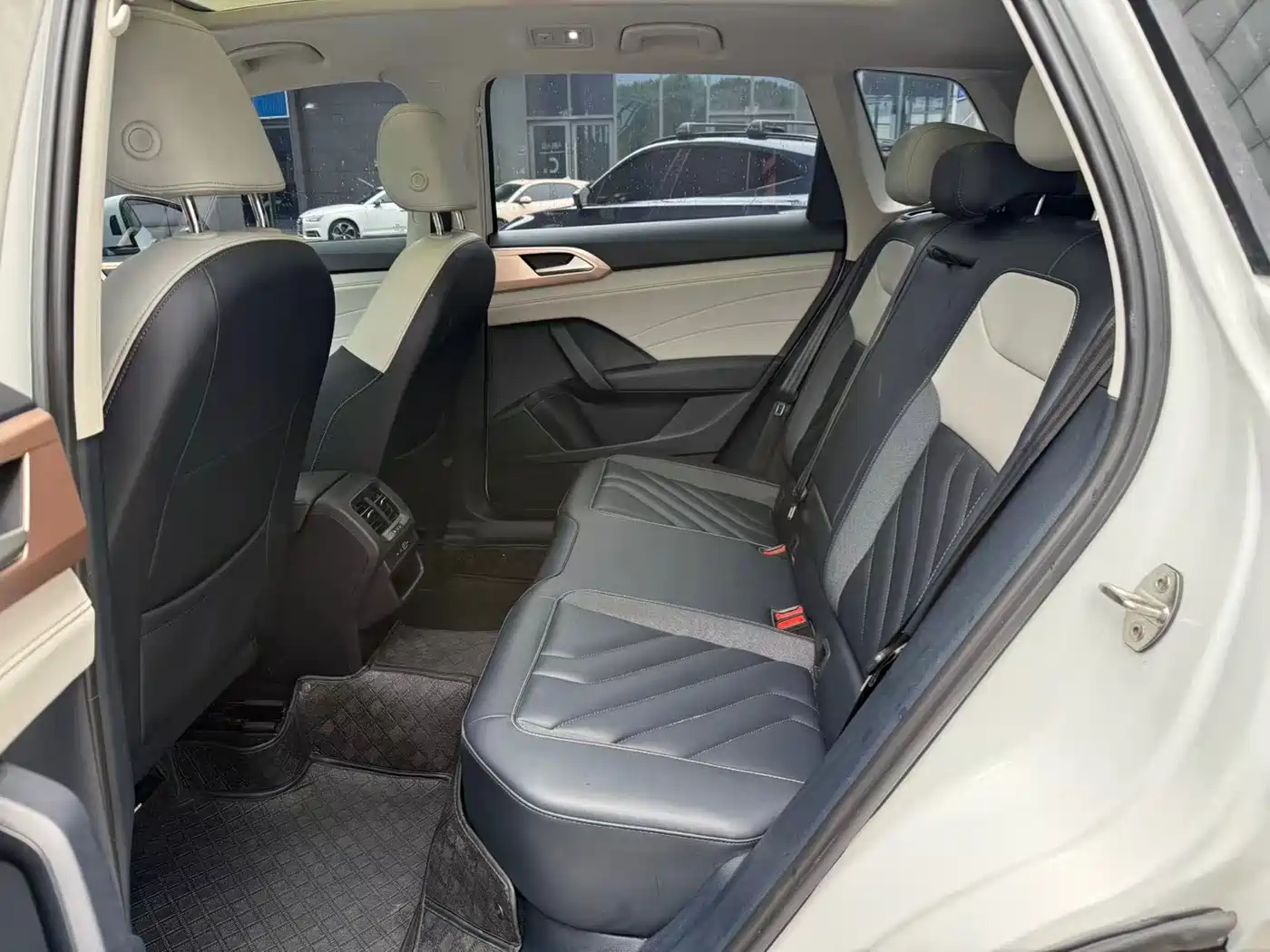 Volkswagen Tharu 2024 300TSI 2WD Bright Moon Edition фото 5