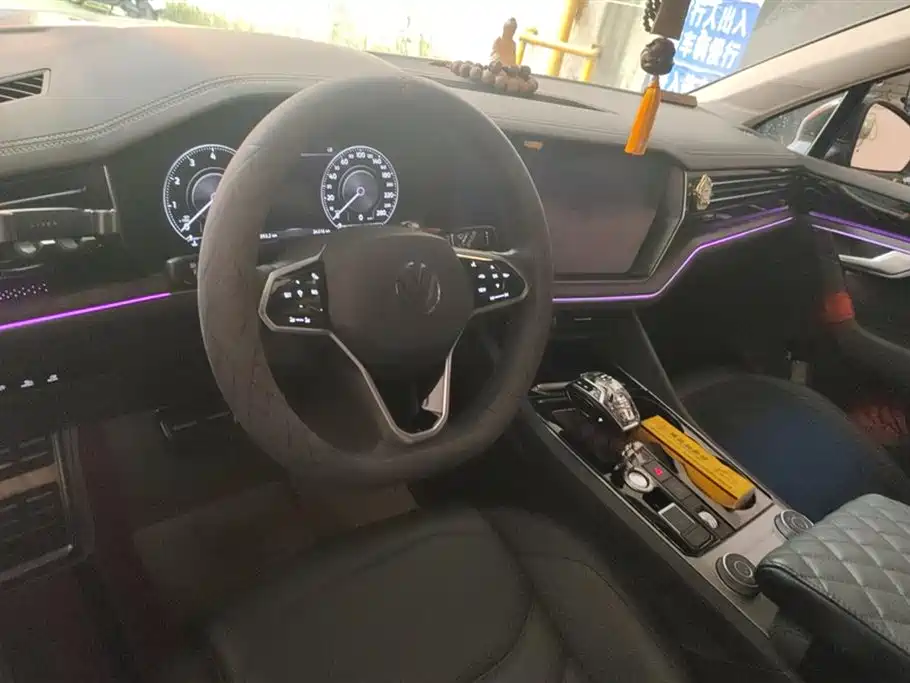 Volkswagen Touareg 2023 3.0TSI R-Line Black Sports Package фото 12