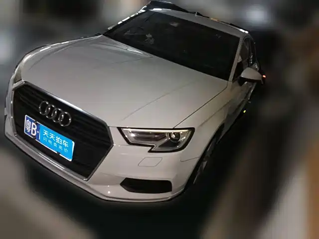 Audi A3 2018 30th Anniversary Limousine 35 TFSI Progressive — фото 1