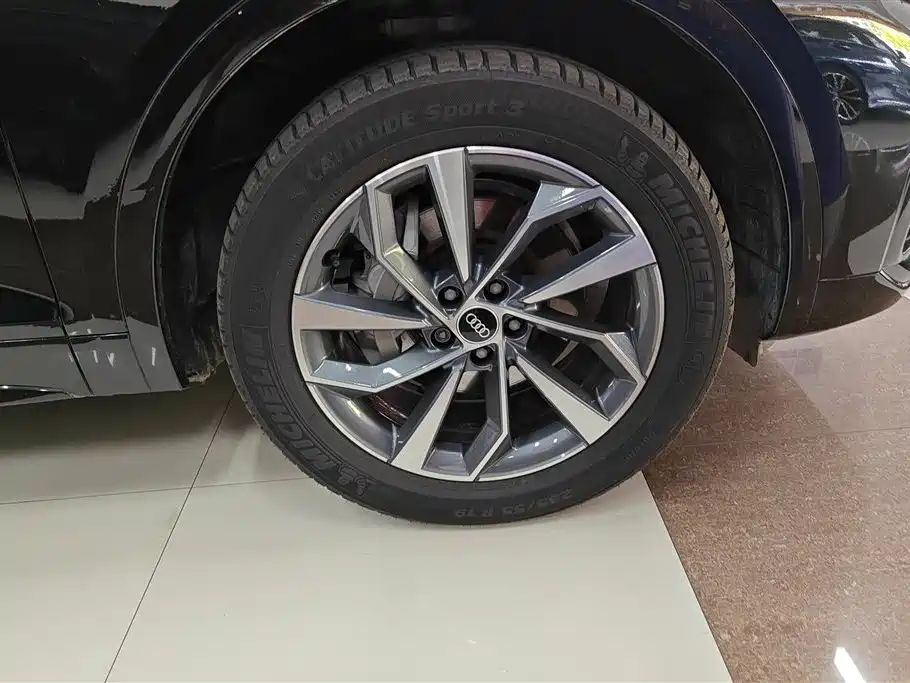 Audi Q5L 2023 40T Luxury Dynamic фото 6