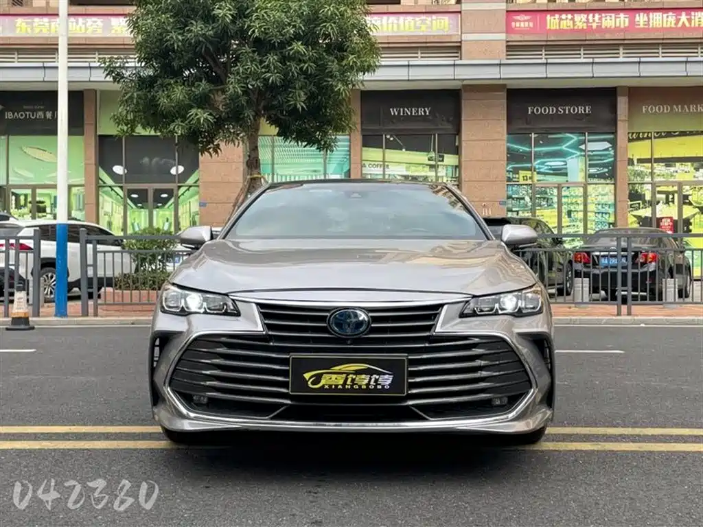 Toyota Avalon 2019 Hybrid 2.5L XLE Premium Edition China VI фото 2