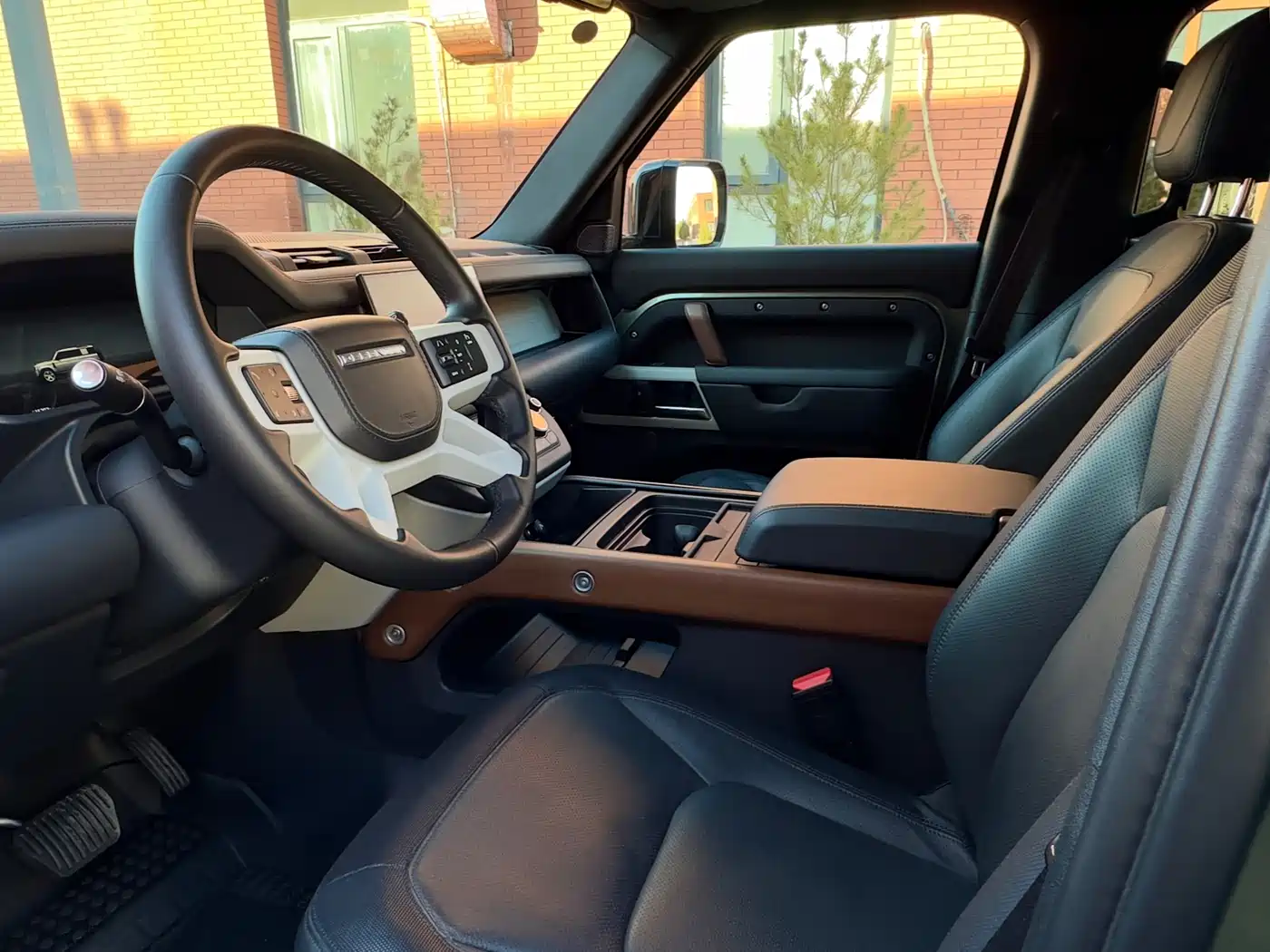 Land Rover Defender 2024 110 3.0T P400 X-DYNAMIC HSE фото 10