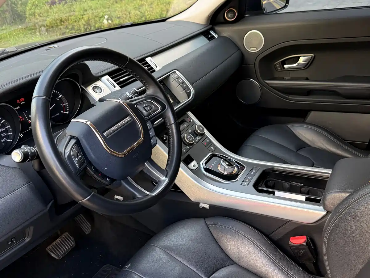 Land Rover Range Rover Evoque 2015 2.0T 5-Door Intelligent Edition фото 5
