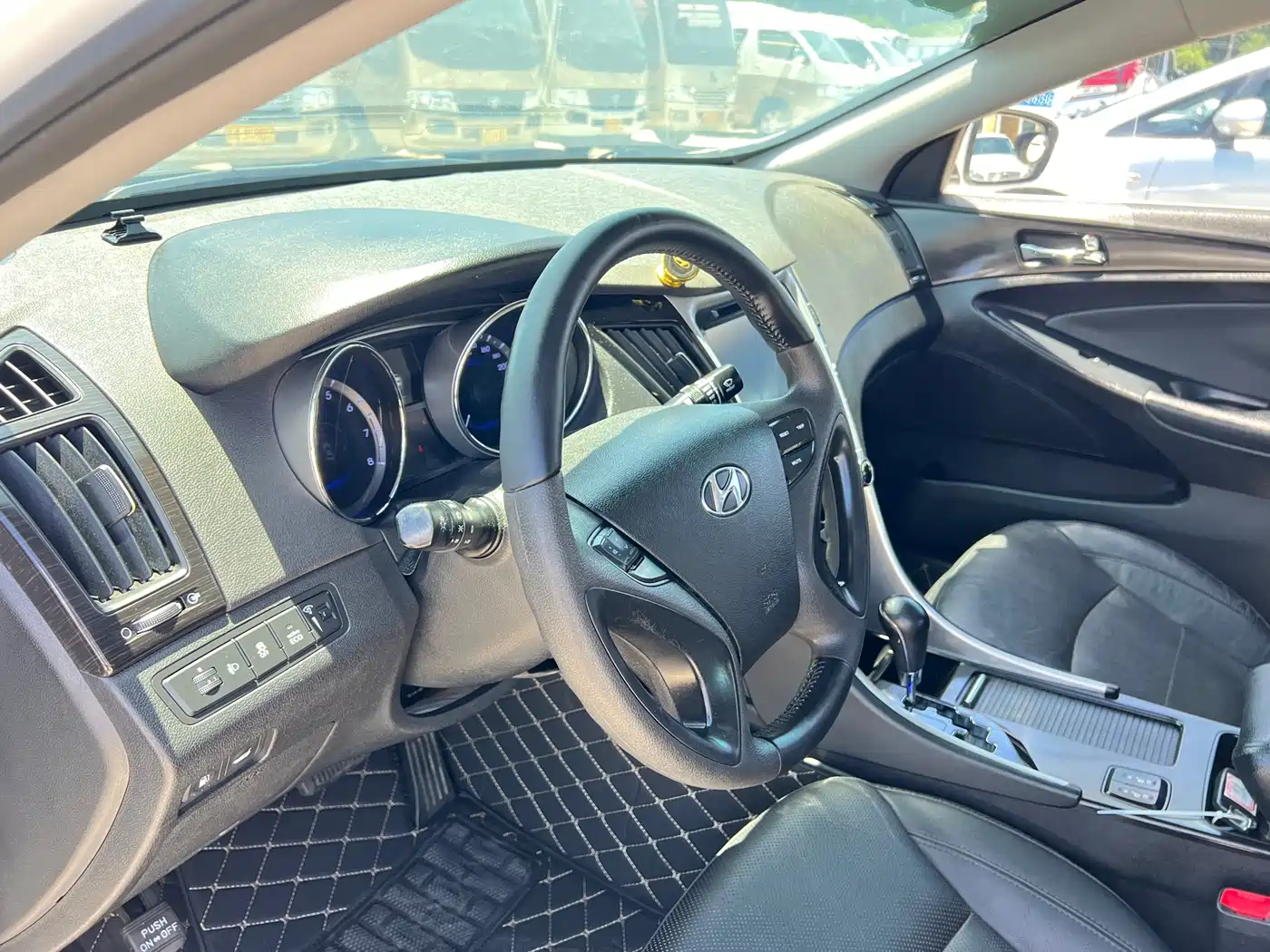 Hyundai Sonata 2013 2.0L Automatic Supreme Edition фото 8