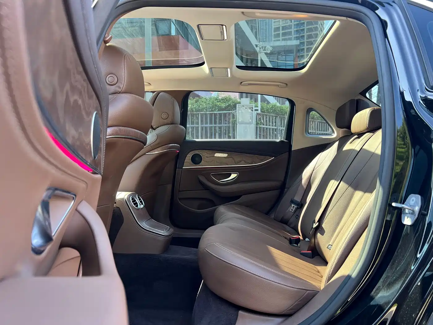 Mercedes-Benz E-Class New Energy 2022 E 350 e L Plug-in Hybrid Sedan фото 11